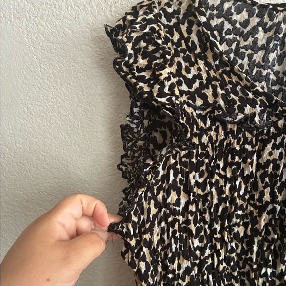 Old Navy Ruffled Crinkle-Texture Tie-Front
Stylish Animal Print Women's Top L - Picture 4 of 9